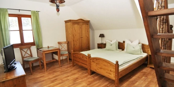 Zimní pohoda ve stylovém horském penzionu na Šumavě: polopenze a privátní wellness