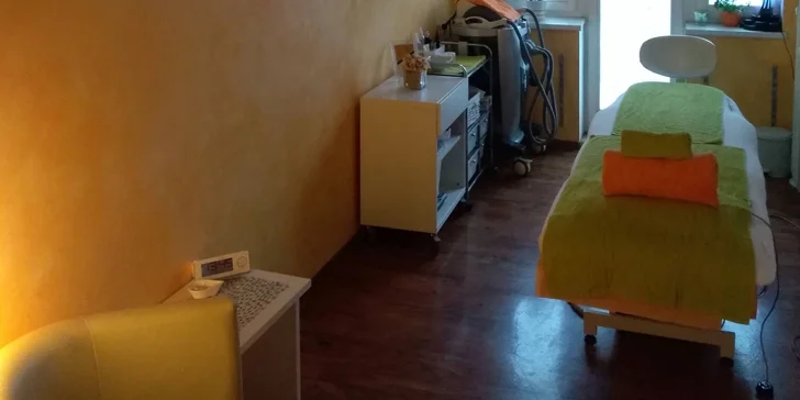 Aromaterapeutická liftingová masáž horkými lávovými kameny