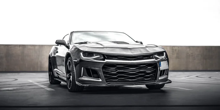 V čem se projedete? Na vaše rozhodnutí čeká Chevrolet Camaro, Dodge Charger i Challenger a Ford Mustang.