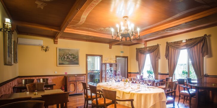Romantika přímo pod Bojnickým zámkem: vinařský hotel, relax i jídlo pro 2