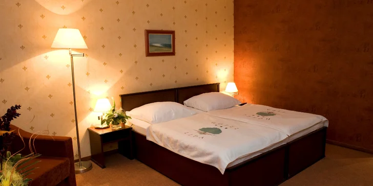Aktivní pobyt pro páry i rodiny: hotel blízko Čachtického hradu a polopenze