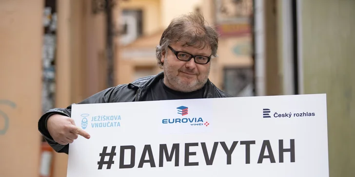 Ježíškova vnoučata staví výtah pro seniory: příspěvky ve výši 200 až 5000 Kč