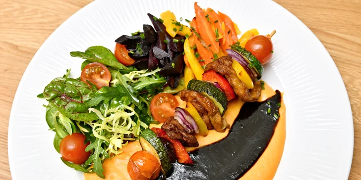 Menu v restauraci Prašád: polévka i vege špíz s batátovým pyré a dortík