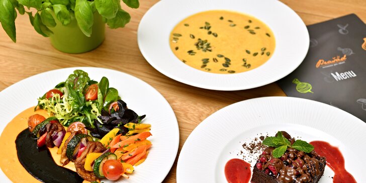 Menu v restauraci Prašád: polévka i vege špíz s batátovým pyré a zeleninou