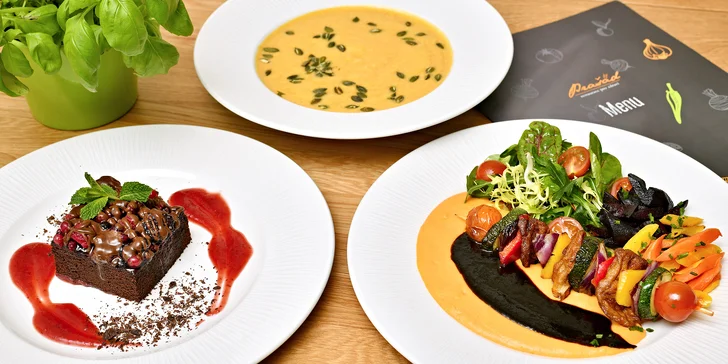 Menu v restauraci Prašád: polévka i vege špíz s batátovým pyré a dortík