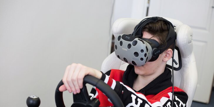 Staň se virtuálním závodním pilotem: pilotuj 180 typů závodních vozů