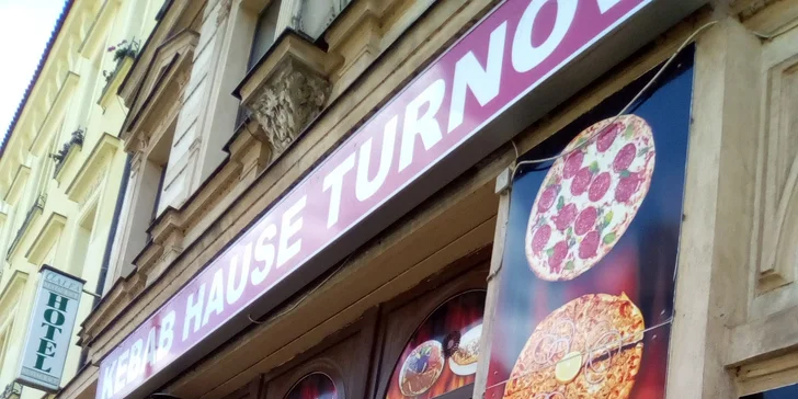 Dvě dobroty podle výběru: 2× pizza nebo 2× orientální špízy