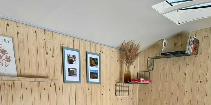 Pohovka poslouží i jako lůžko pro dalšího hosta.