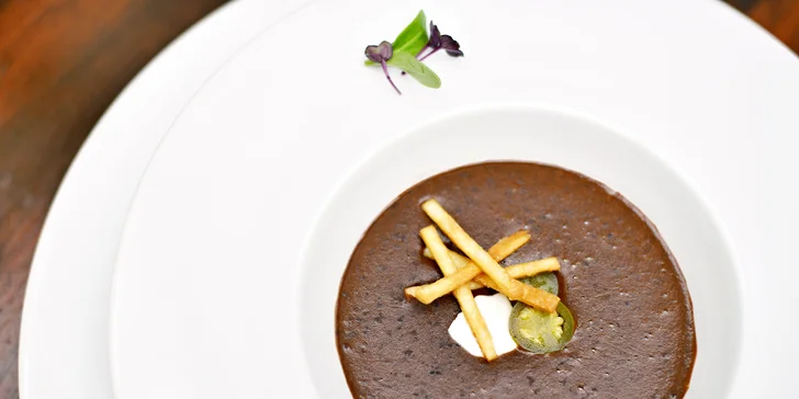 6chodové menu v La Bodeguita: losos, svíčková sous-vide i víno či koktejly