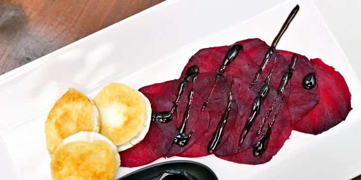 6chodové menu v La Bodeguita: losos, svíčková sous-vide i víno či koktejly