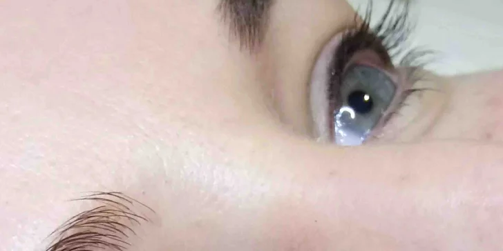 Permanentní make-up obočí pudrovou metodou nebo očních linek dle výběru
