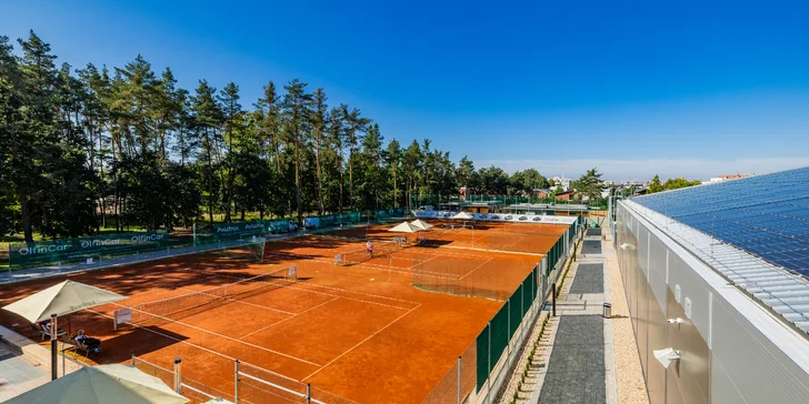 Rezort nabízí 7 venkovních tenisových kurtů a 3 kryté v hale.