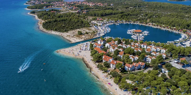 4* resort v chorvatském Šibeniku s aquaparkem a v blízkosti národních parků