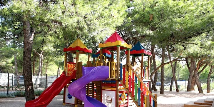 4* resort v chorvatském Šibeniku s aquaparkem a v blízkosti národních parků
