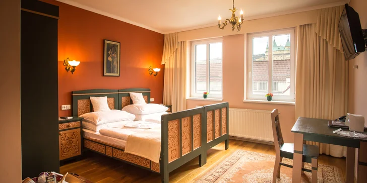 Romantika přímo pod Bojnickým zámkem: vinařský hotel, relax i jídlo pro 2