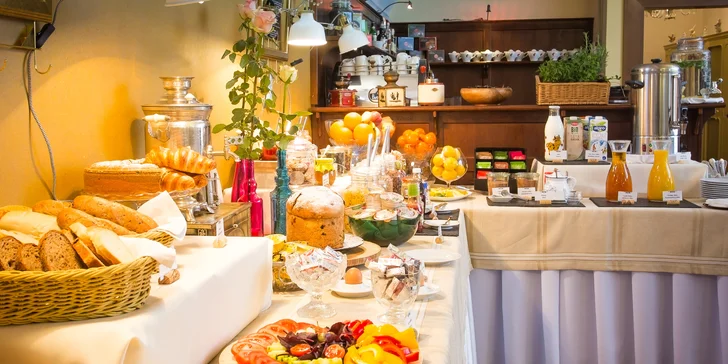 Romantika přímo pod Bojnickým zámkem: vinařský hotel, relax i jídlo pro 2