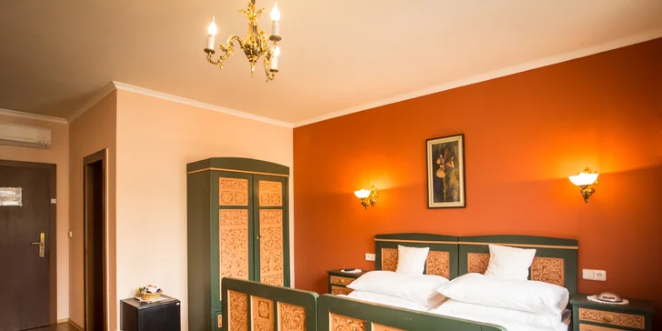 Romantika přímo pod Bojnickým zámkem: vinařský hotel, relax i jídlo pro 2