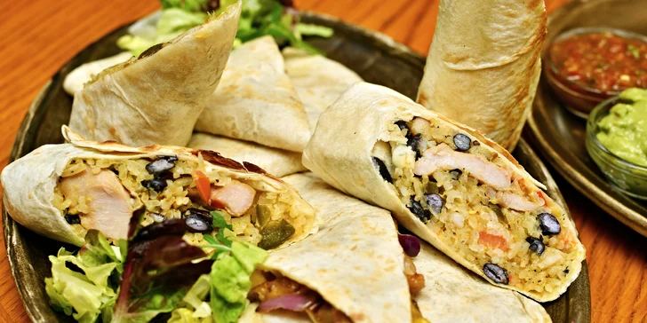 Degustační mexické plato pro 2 nebo 4: burrita, quesadilly a další pochoutky