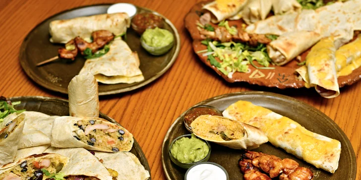 Degustační mexické plato pro 2 nebo 4: burrita, quesadilly a další pochoutky