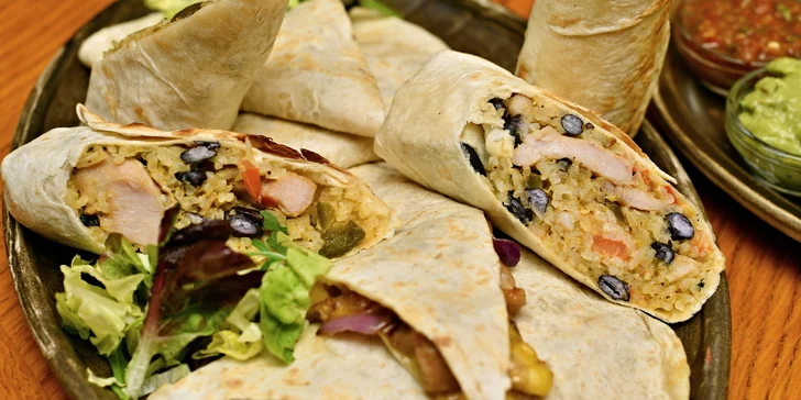 Degustační mexické plato pro 2 nebo 4: burrita, quesadilly a další pochoutky