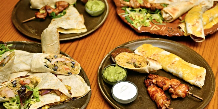 Degustační mexické plato pro 2 nebo 4: burrita, quesadilly a další pochoutky
