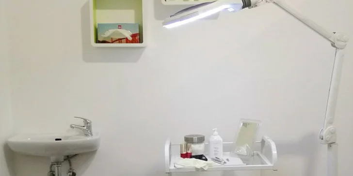 Permanentní make-up obočí pudrovou metodou nebo očních linek dle výběru
