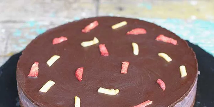 Mlsání bez starostí: veganské raw dorty či raw snickers plné kvalitních surovin