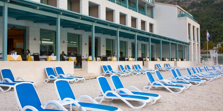 Luxusní dovolená v 5* resortu v zátoce přímo u pláže: polopenze, balkon, bazény