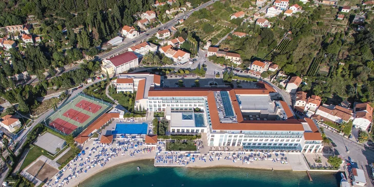 Luxusní dovolená v 5* resortu v zátoce přímo u pláže: polopenze, balkon, bazény