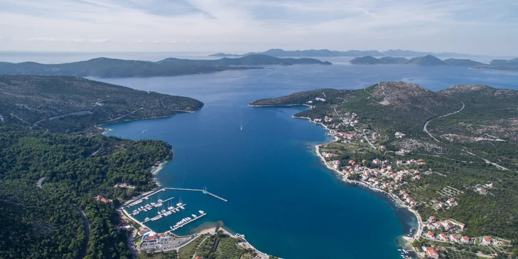Luxusní dovolená v 5* resortu v zátoce přímo u pláže: polopenze, balkon, bazény