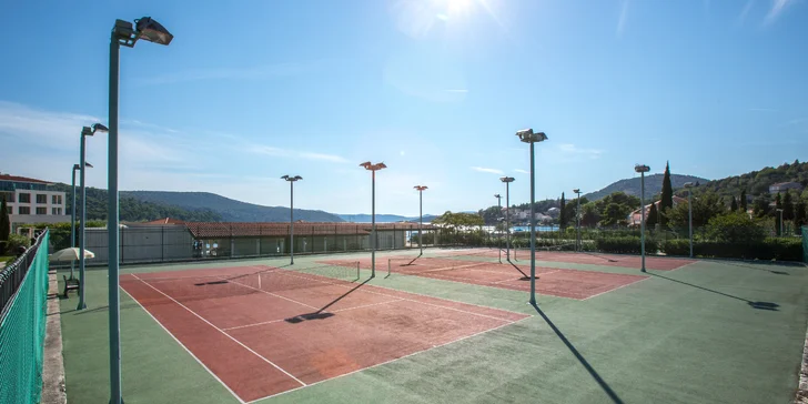 Luxusní dovolená v 5* resortu v zátoce přímo u pláže: polopenze, balkon, bazény