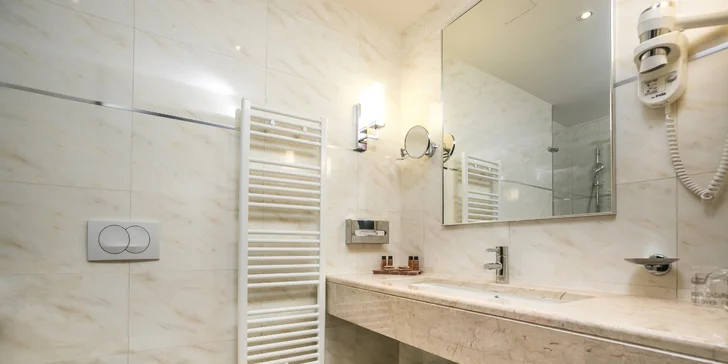 Luxusní dovolená v 5* resortu v zátoce přímo u pláže: polopenze, balkon, bazény