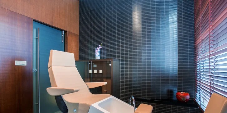 Luxusní dovolená v 5* resortu v zátoce přímo u pláže: polopenze, balkon, bazény
