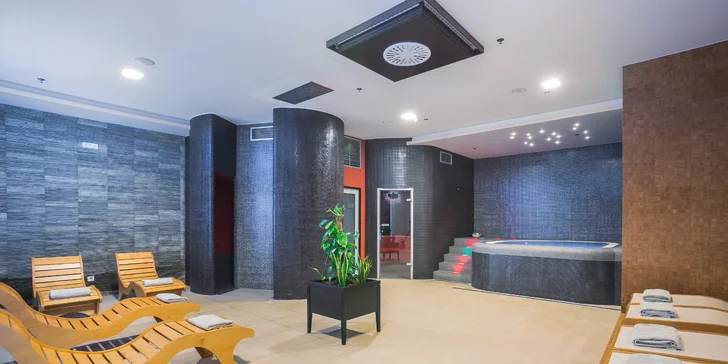 Luxusní dovolená v 5* resortu v zátoce přímo u pláže: polopenze, balkon, bazény