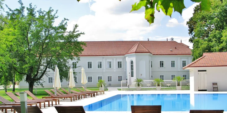Pohádkový pobyt na zámečku se snídaní a wellness, jen 20 km od Bratislavy