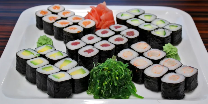 Sushi sety s 24–52 ks: rolky s lososem, tuňákem i čistě vegetariánské