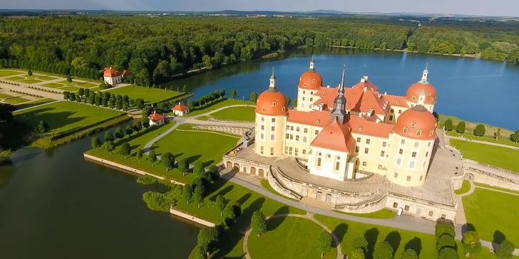 Vlakem na Popelčin zámek Moritzburg a plavba lodí do Pillnitzu v ceně