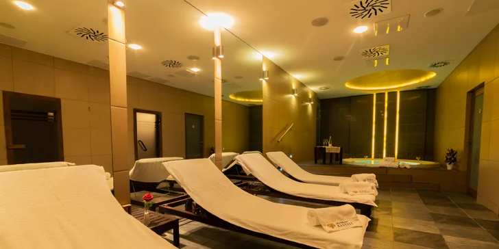Pohádkový pobyt na zámečku se snídaní a wellness, jen 20 km od Bratislavy