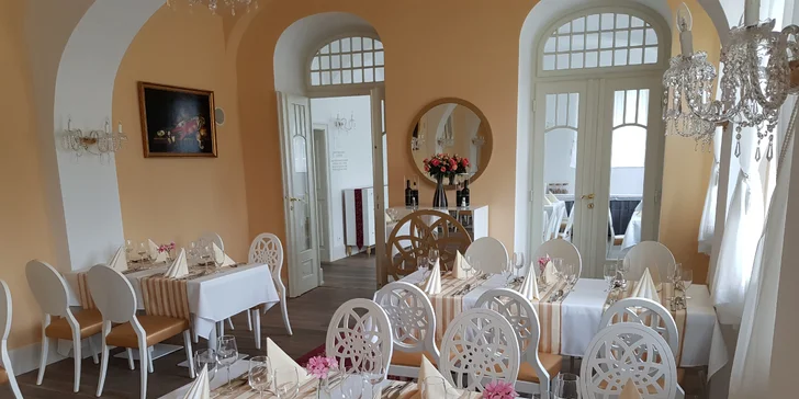 Pohádkový pobyt na zámečku se snídaní a wellness, jen 20 km od Bratislavy