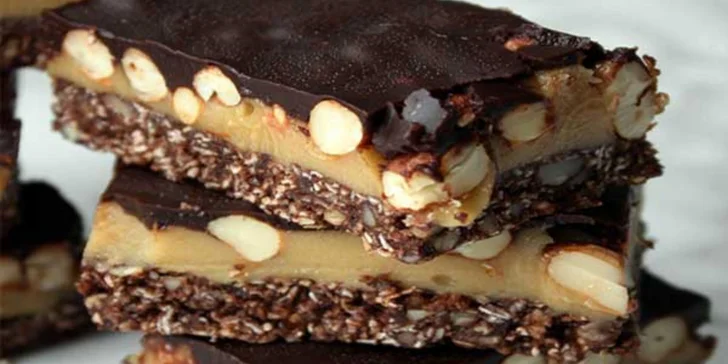 Mlsání bez starostí: veganské raw dorty či raw snickers plné kvalitních surovin