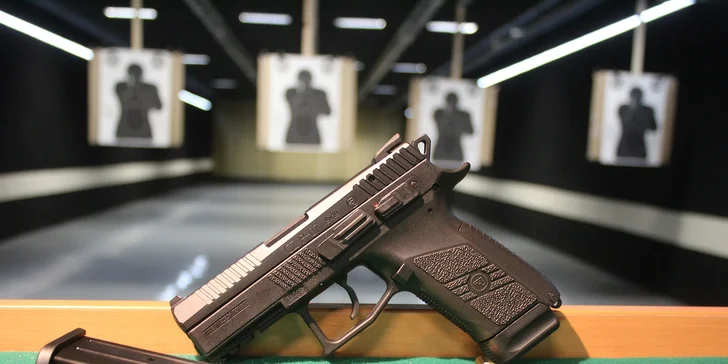 Nadupané střelecké balíčky pro 1–4 pistolníky: 3 nebo 6 zbraní s až 240 náboji