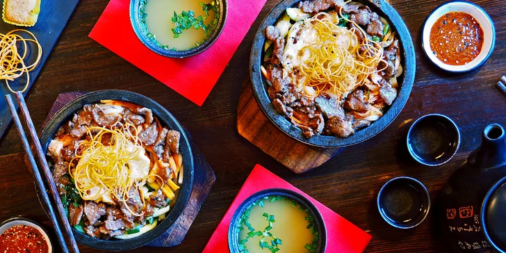 3chodové asijské menu: polévka Miso, Udon nudle s hovězím a dezert Mochi