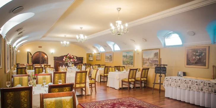 Romantika přímo pod Bojnickým zámkem: vinařský hotel, relax i jídlo pro 2