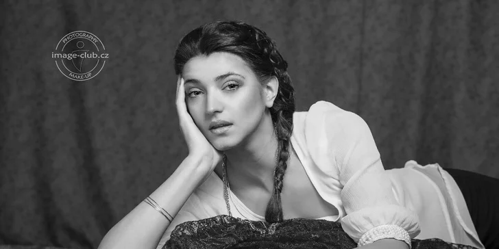 Ateliérové focení s líčením na Vinohradech: portrét, glamour, boudoir či akt