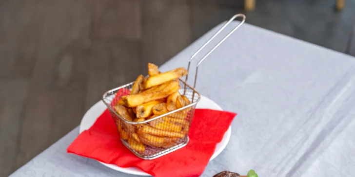Ochutnáte stařený rib eye, flank a sirloin steak– každý o váze 200 g.