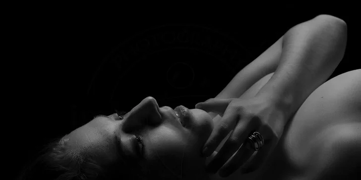 Ateliérové focení s líčením na Vinohradech: portrét, glamour, boudoir či akt