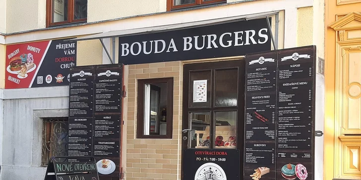 Burger menu: 100% hovězí z českého chovu, americká BBQ omáčka, hranolky i nápoj, 2 pobočky