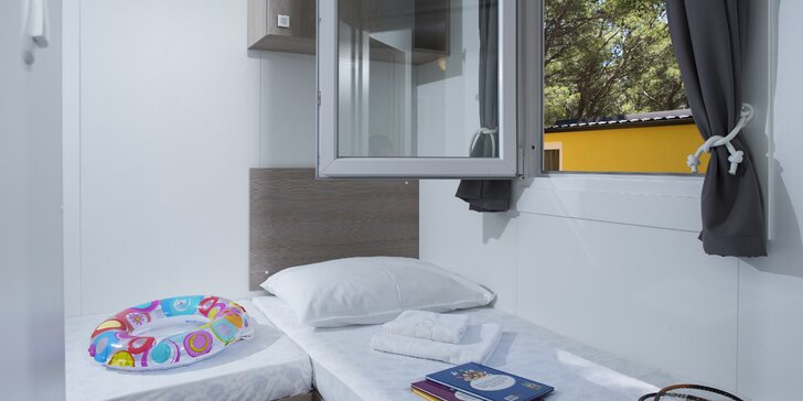 Chorvatská Baška Voda: klimatizovaný mobilní dům v kempu až pro 6 osob