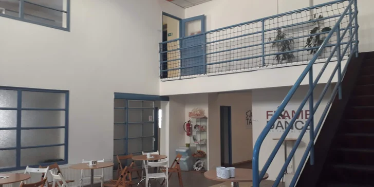 Vedená tančírna s otevřenými lekcemi pro jednotlivce i pro pár