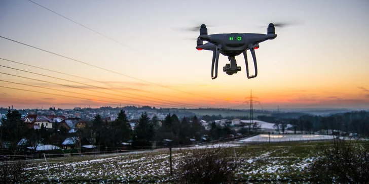 Půjčení dronu dle výběru i s příslušenstvím a školením: na den nebo víkend